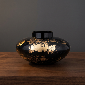 Vase de table en métal fait main, édition décorative, noir avec feuille d'or, design Wabi Sabi - Product Image 6