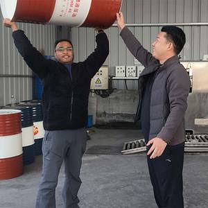 Huile hydraulique VG46 #   En emballage en baril carré de 20 L, personnalisable pour être utilisé comme huile lubrifiante pour les excavateurs - Product Image 4