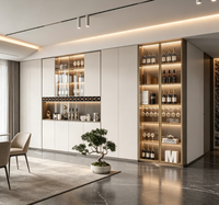 Armoire à vin murale intégrée moderne sur mesure avec éclairage LED, porte vitrée et rangement pour bouteilles