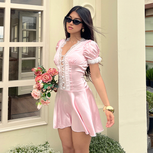 เดรสผู้หญิงสไตล์เจ้าหญิงแต่งลูกไม้ฉลุคอวีแขนพองชุดมินิเดรสหวานๆสำหรับปาร์ตี้และพักผ่อน - Product Image 2