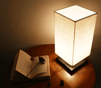 Lampe de table carrée électrique élégante en lin - Bois massif, commande tactile, intensité réglable pour chambre, bureau, salon