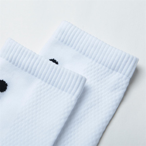 Chaussettes de cyclisme athlétiques personnalisées, chaussettes de vélo amusantes, respirantes, tricotées, techniques, performance estivale, chaussettes de cyclisme mi-mollet avec revers au bas - Product Image 3