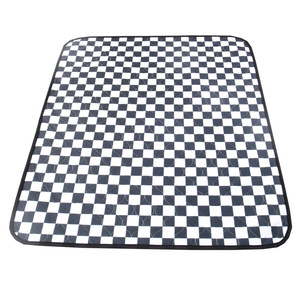 Tapis pour animaux de compagnie à quatre couches super absorbant antidérapant réutilisable imprimé à carreaux noir et blanc pour chiens - Product Image 4