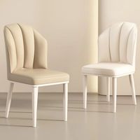 Chaise de salle à manger en similicuir PU style crème avec structure métallique, mobilier de maison, ambiance luxe léger, haut de gamme, minimaliste et moderne