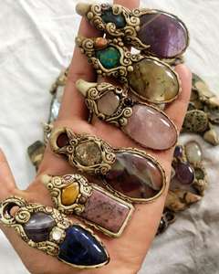 Lot de bijoux fantaisie en pierres naturelles mélangées faites à la main, pendentifs et bagues en argile polymère, avec pierres précieuses de guérison en cristal, vente en gros - Product Image 3