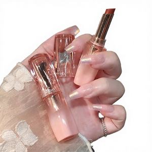 ลิปสติกเปลี่ยนสีตามอุณหภูมิ สูตรแร่ธาตุ ติดทนนาน กันน้ำ บำรุงริมฝีปาก ชุ่มชื้น ปกป้องริมฝีปากจากความแห้งในฤดูหนาว 3.2 กรัม - Product Image 4