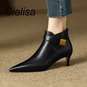 Cialisa รองเท้าบูตหุ้มข้อหนังแท้สวมใส่สบายของผู้หญิง,รองเท้าเดรสส้นสีขาวสีดำของผู้หญิงสินค้าออกใหม่