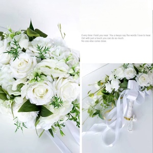 <span class=keywords><strong>Bouquet</strong></span> <span class=keywords><strong>de</strong></span> Mariée et Demoiselle d'honneur <span class=keywords><strong>en</strong></span> Soie Artificielle, Rose Blanche, Forme Goutte d'eau <span class=keywords><strong>en</strong></span> Cascade, Fait Main, pour Mariage, Saint-Valentin, Église, Vente <span class=keywords><strong>en</strong></span> Gros - Product Image 3