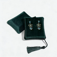 Boîte à bijoux rectangulaire de luxe en velours de haute qualité, résistante aux rayures, avec pompon, emballage cadeau en tissu doux, boîte à bijoux de mariage pour mariée