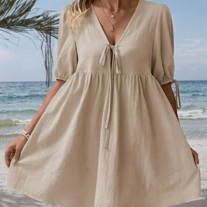 Robe courte décontractée pour femme à col en V, manches bouffantes et nœud sur le devant, idéale pour l'été et les vacances à la plage - Product Image 2