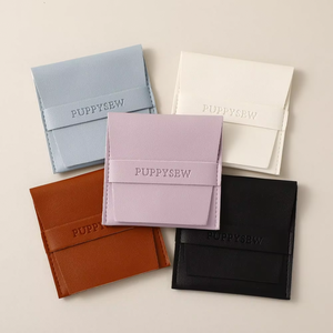 Bolsa de Joyería Cuadrada Ligera de Microfibra de Alta Calidad de 8*8CM, Embalaje de Regalo Hecho a Mano para Pendientes, Collar, Logotipo Personalizado - Product Image 5