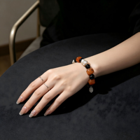 Bracelet asymétrique fait main aux tons chauds, en agate rouge facettée, perle baroque et onyx noir, pour femme