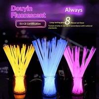 Bâtons lumineux jetables colorés en seau, bracelets lumineux pour concerts, accessoires de danse qui brillent dans le noir