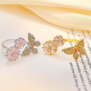 Anello alla moda a forma di farfalla e fiore, elegante gioiello bicolore, adatto per l'uso quotidiano da parte delle donne - Product Image 5
