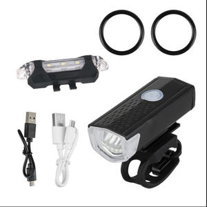 Kit d'éclairage de vélo résistant aux intempéries avec lampes LED avant et arrière pour une visibilité accrue et une autonomie de batterie longue durée - Product Image 4