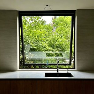 Fenêtre à battant supérieur étanche, anti-pluie, ventilée, sécurisée, antivol et anti-chute pour appartement en immeuble de grande hauteur - Product Image 3