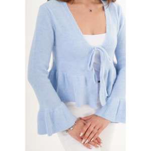 Cárdigan Azul Celeste para Mujer al por Mayor con Detalle de Volantes y Lazo Delantero - Product Image 1