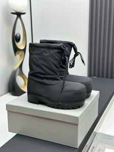 Bottes de ski pour hommes à bout rond exagéré et brillant, bottes de neige mi-montantes super douces pour femmes, style mode - Product Image 5