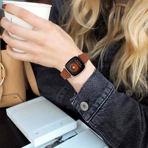 <span class=keywords><strong>Bracelet</strong></span> de remplacement intelligent pour <span class=keywords><strong>Fitbit</strong></span> <span class=keywords><strong>Versa</strong></span> 3/Sense First Layer Cowhide Wave Line <span class=keywords><strong>Bracelet</strong></span> de montre en <span class=keywords><strong>cuir</strong></span> véritable - Product Image 5