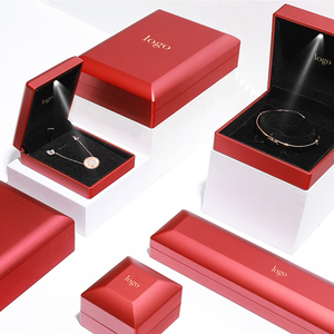 Sang Trọng PU Da Bìa Đồ Trang Sức Bao Bì Hộp Với Ánh Sáng LED Tùy Chỉnh Vòng Pendent Vòng Trang Sức Hộp Quà Tặng Với Logo - Product Image 6