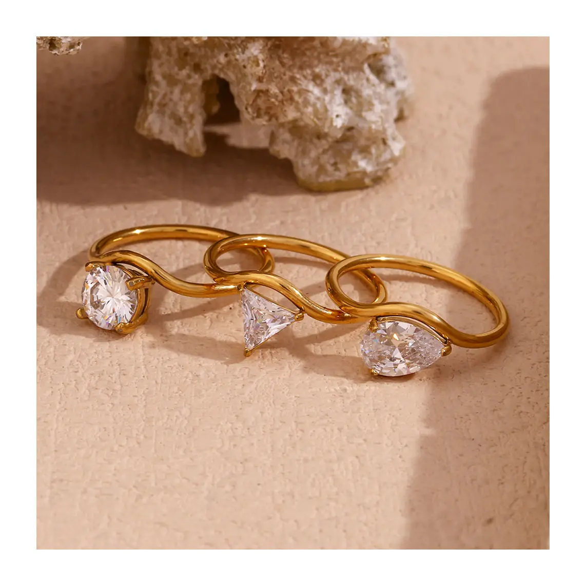 Anel de joias da moda Eresi, novo anel coreano 18K PVD banhado a ouro em aço inoxidável transparente com olho de cavalo e zircônia, presente para o dia dos namorados