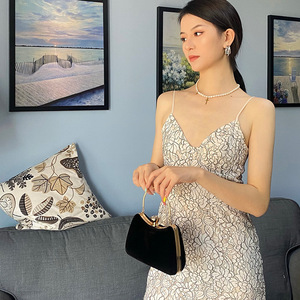 กระเป๋าคลัทช์สำหรับงานกลางคืนคุณภาพเยี่ยมขายส่งจากโรงงาน กระเป๋าออกงานสีดำ กระเป๋าออกงานผ้ากำมะหยี่ - Product Image 5