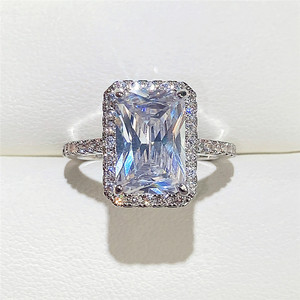 Anello Elegante da Donna, Design Semplice, Accessorio per Uso Quotidiano - Product Image 1