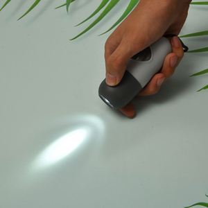 Juego de Dispensador de Bolsas Biodegradables Ecológicas para Desechos de Mascotas con LED, Varios Estilos para Mascotas, Venta al por Mayor - Product Image 1