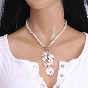 สร้อยคอไข่มุกเทียมสไตล์เรโทรบาโรกพร้อมจี้เหรียญทอง สายลูกปัดสำหรับใส่ทุกวัน - Product Image 2