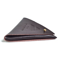 Petite pochette à bijoux en cuir PU microfibre de couleur personnalisée en forme de triangle avec fermeture à bouton