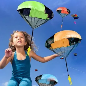 Klopfleistefreier Outdoor-Flug-Parachute-Herr Nutstige Parachute-Spielzeuge für Kinder