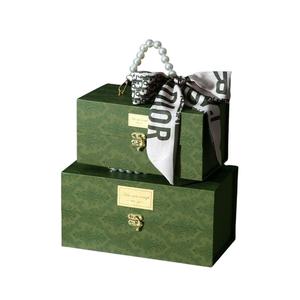 Boîtes d'emballage élégantes haut de gamme avec finition mate et gaufrage, écologiques, taille personnalisée, emballage cadeau cosmétique de luxe - Product Image 1