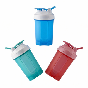 Personalisierter Outdoor-Shaker aus BPA-freiem, lebensmittelechtem PP-Kunststoff, ideal für Trailrunning und Backpacking-Abenteuer. - Product Image 1