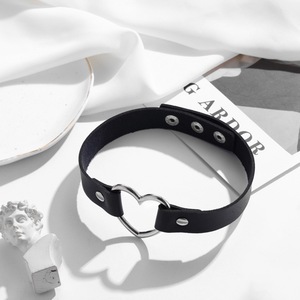 Collar corto de cadena para clavícula con forma de corazón oscuro de cuero PU, estilo punk rock europeo y americano, para discoteca, transfronterizo - Product Image 2