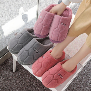 Pantuflas Cálidas Estilo Hotel para Mujer y Hombre, Nuevas Pantuflas de Invierno para el Hogar, Suaves y Peludas, con Plataforma Antideslizante para Dormitorio - Product Image 3