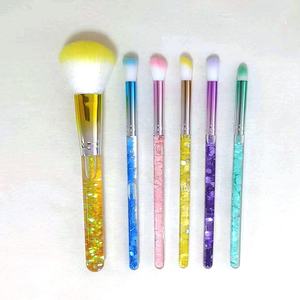 Nouvel Arrivage Magnifique Ensemble de Pinceaux de Maquillage Liquides Scintillants de Luxe avec Logo Personnalisé Kit de Pinceaux Cosmétiques Tendance Vente en Gros - Product Image 5