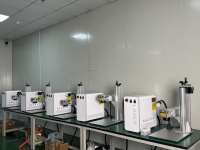 Machine de marquage laser à fibre portable pour le marquage couleur des métaux, la gravure de claviers et la découpe de bijoux