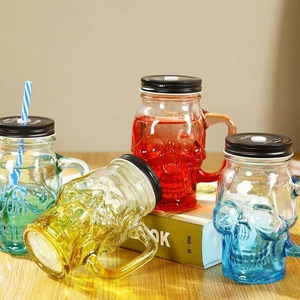 Gobelet à poignée dégradée en forme <span class=keywords><strong>de</strong></span> crâne <span class=keywords><strong>de</strong></span> 500 ml, très vendu. Verres à eau en <span class=keywords><strong>verre</strong></span> <span class=keywords><strong>de</strong></span> différentes couleurs <span class=keywords><strong>avec</strong></span> bouchons à vis et pailles. - Product Image 1