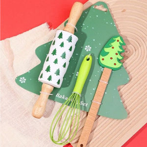 Ensemble de pâtisserie de Noël adorable avec spatule en silicone, fouet et rouleau à pâtisserie pour de magnifiques cadeaux culinaires de Noël - Product Image 3