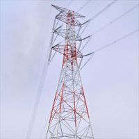 Tour en treillis galvanisée à 4 poteaux en acier cornière pour la transmission électrique avec peinture de signalisation aéronautique installée