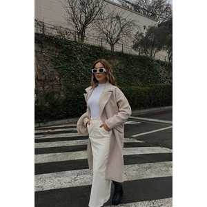 Abrigo de mujer con doble botonadura y cuello alto estampado en crema, talla XS, transpirable para la temporada de otoño - Product Image 3