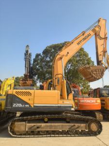 Excavatrice Hyundai 220lc-9s d'occasion machine à un bon prix en stock à vendre - Product Image 4