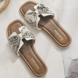 Sandales plates en cuir souple pour femmes avec doublure en maille, tongs d'été tendance pour l'extérieur, chaussures confortables pour la maison - Product Image 6