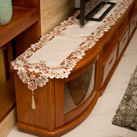 Housse de chaise de salle à manger en polyester brodé de fleurs de style européen, écologique, résistante à la chaleur, anti-poussière pour usage domestique