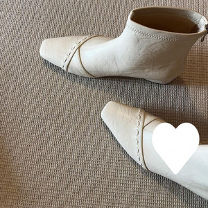 Bottines élégantes françaises pour femmes en cuir de vachette véritable, à bout carré, style minimaliste, avec fermeture éclair discrète à l'arrière et talon compensé tissé - Product Image 4