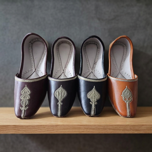 Chaussures personnalisées en cuir véritable imperméables pour hommes et garçons, conçues par BS International Handcrafts Design, pour événements traditionnels, toutes saisons. - Product Image 1