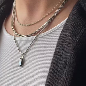 Collier en acier inoxydable Fenny plaqué or 18 carats, avec pendentif rectangulaire en zircone noire, chaîne torsadée, ne ternit pas, vente en gros - Product Image 6