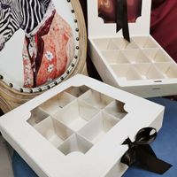 Concevez l'emballage blanc de boîtes de gâteau de la catégorie comestible 10x10x8 de carton avec le couvercle transparent de fenêtre de PVC