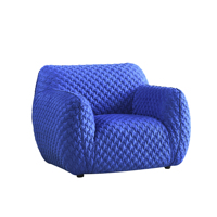 Fauteuil d'appoint moderne en tissu matelassé bleu avec accoudoirs arrondis en peluche