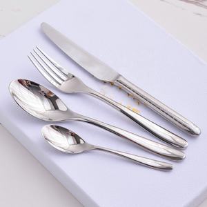 Juego de Cubiertos de Acero Inoxidable 304 de Estilo Europeo, 4 Piezas - Product Image 4